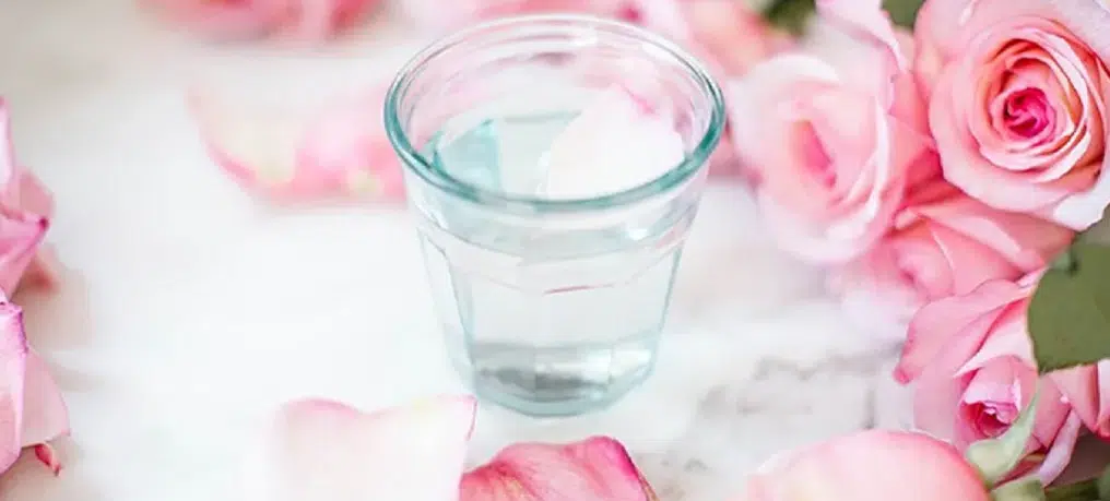 خواص و فواید گلاب